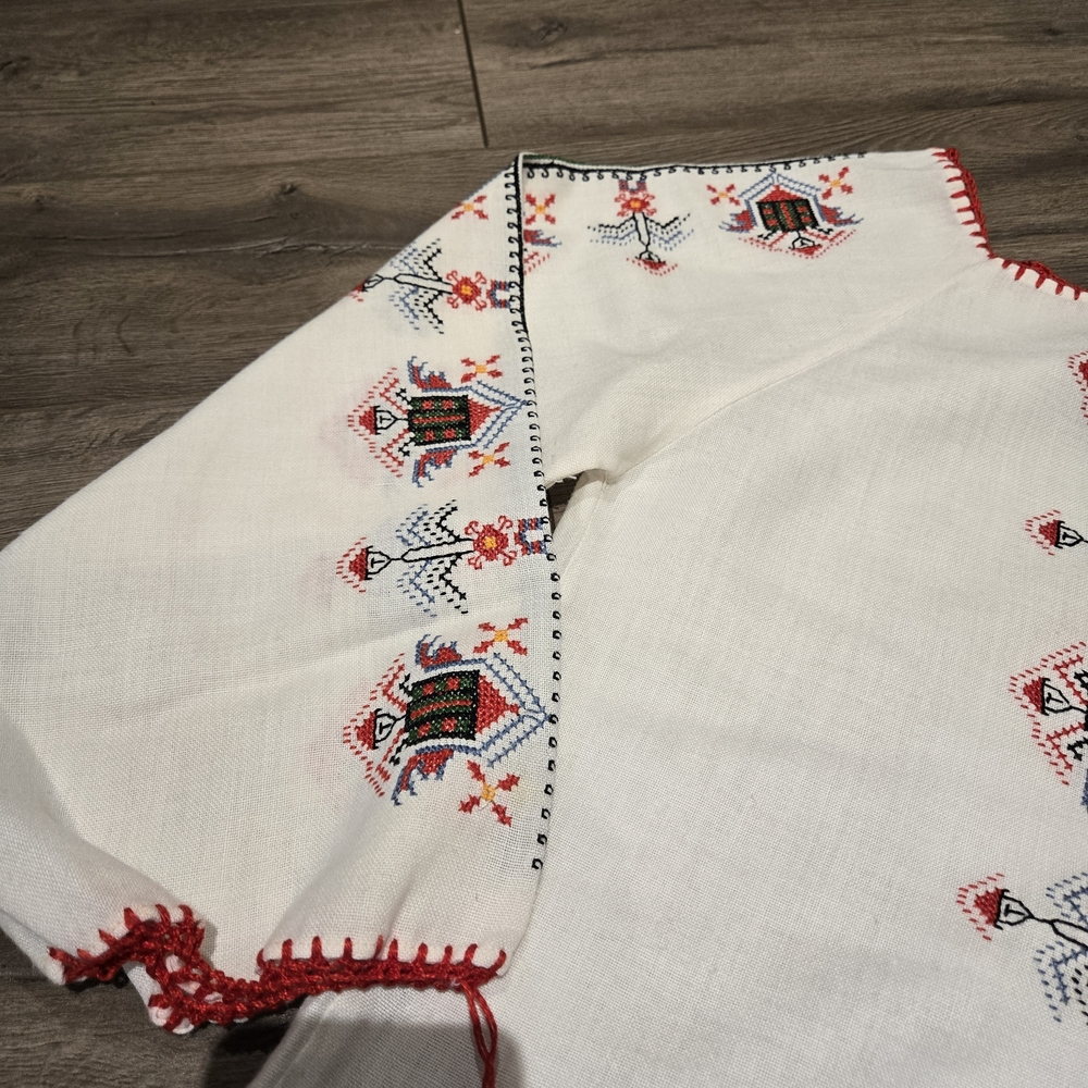 Bohemian White Cotton Tunic and Red Embroidered Blouse - Picture 3 of 6